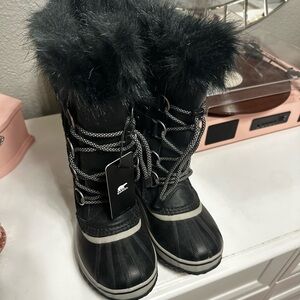 BRAND NEW 
Black Fur-Lined Winter Boots